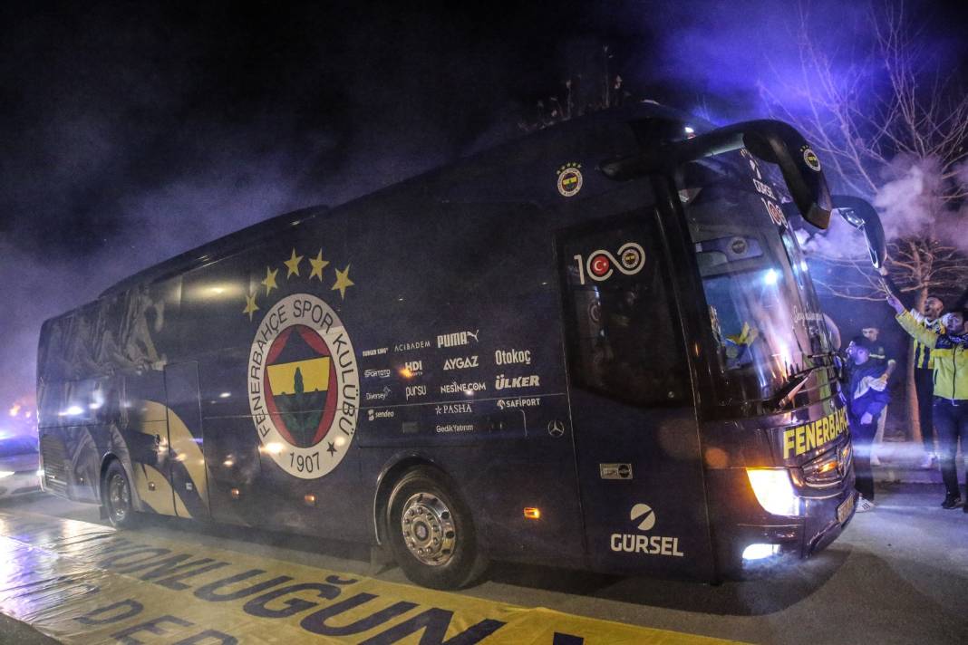 Adana'da Fenerbahçe depremi 3